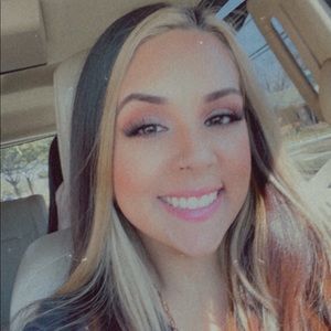 Meet your Posher, Desiree